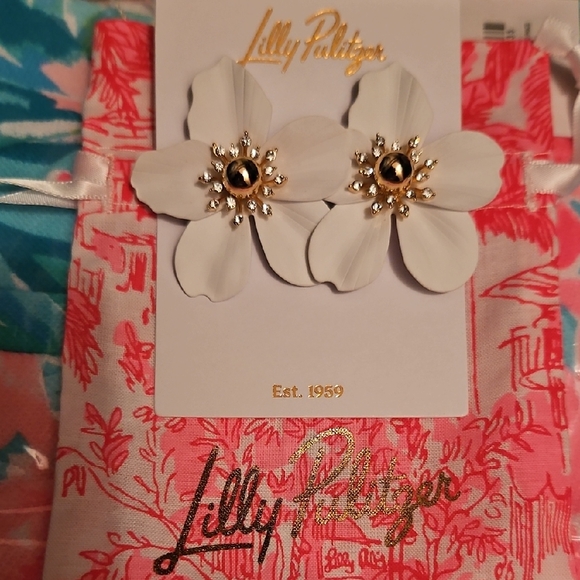 Lilly Pulitzer Jewelry - Lilly Pulitzer White and Gold Floral Earrings
